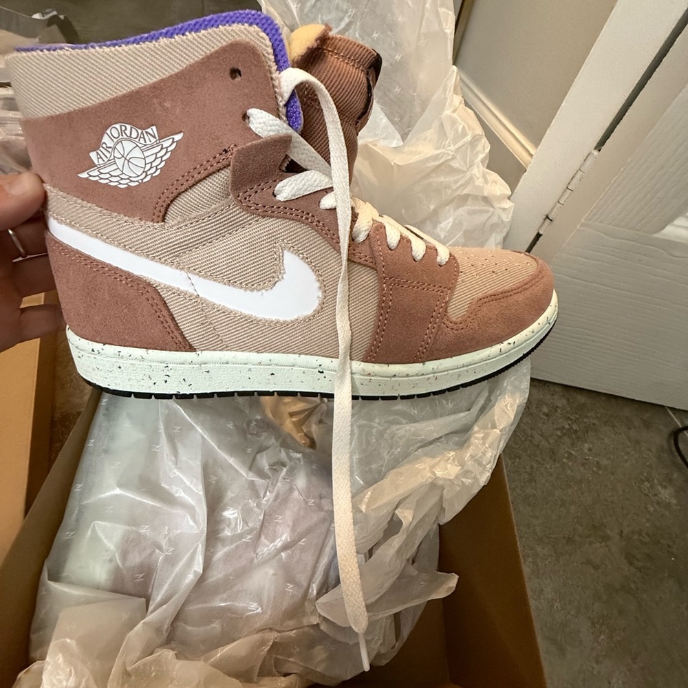 Nike Air Jordan 1 Zoom Air CMFT in Fossil Rose and White